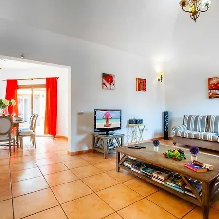 Sleeps 6 Pool Air Con Wifi Villa